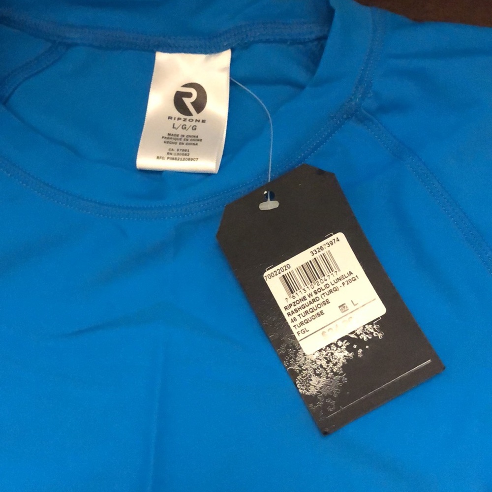 Women’s size large rash guard/swim shirt - Picture 2 of 3